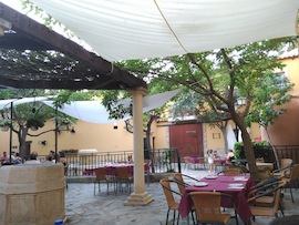 Restaurante Emporium - jardín Restaurante Emporium - jardín
